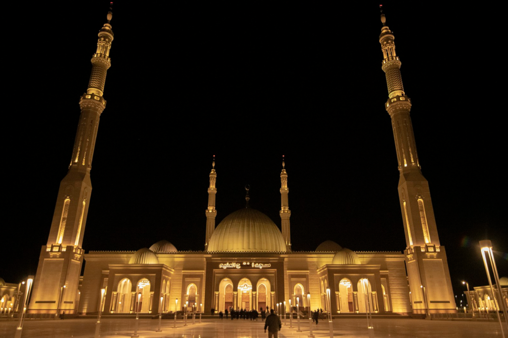 Une image contenant bâtiment, plein air, lieu de culte, mosquéeDescription générée automatiquement