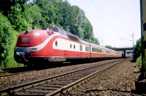 Une image contenant transport, train, voie ferrée, plein airDescription générée automatiquement