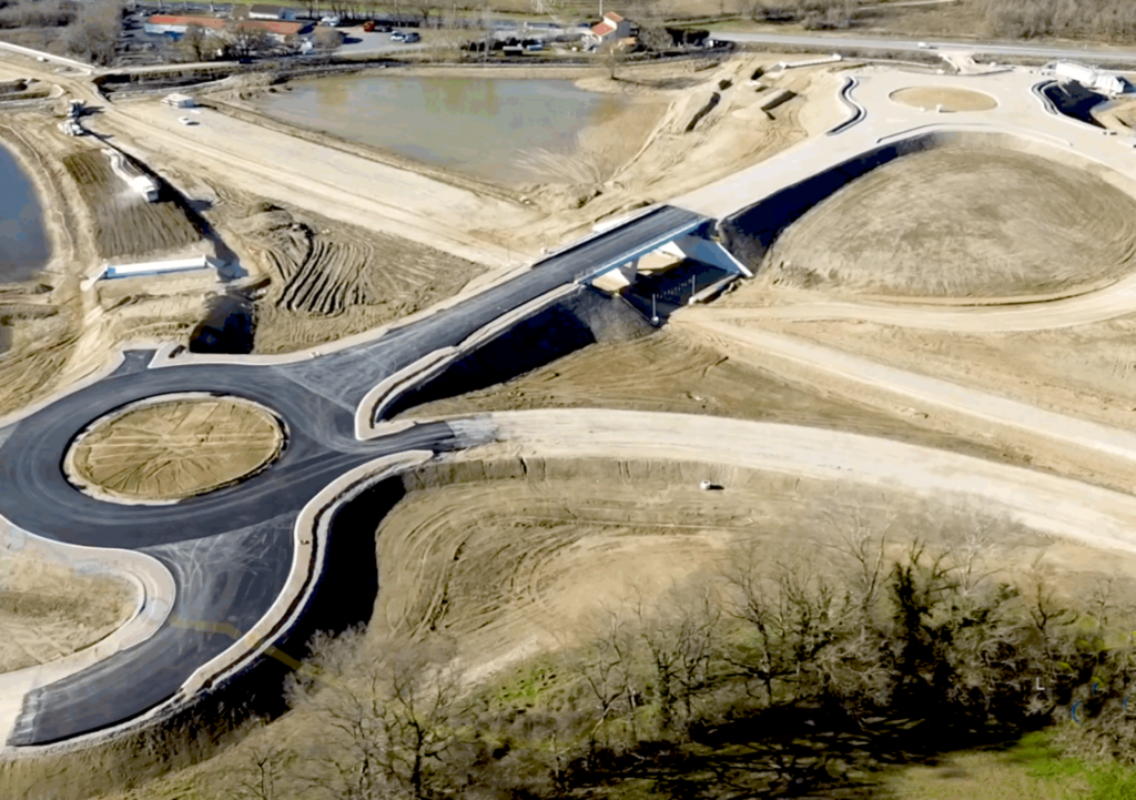 A road junction with a bridgeDescription automatically generated with medium confidence