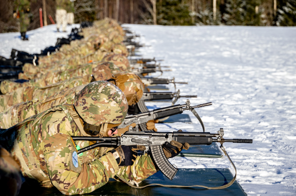 Une image contenant plein air, arme, fusil, neigeLe contenu généré par l’IA peut être incorrect.