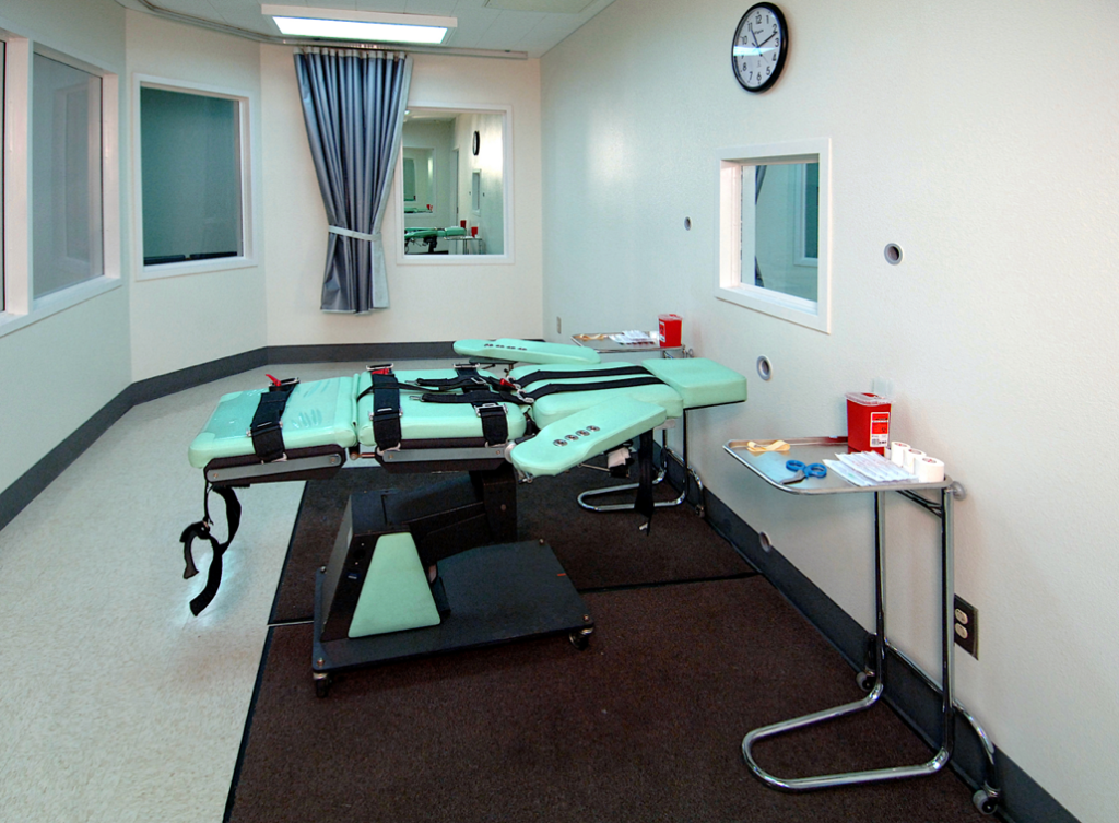 A medical equipment in a roomDescription automatically generated